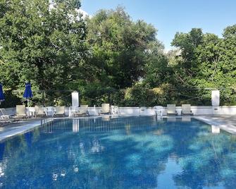 Ipsos Beach Hotel - Ipsos - Piscina