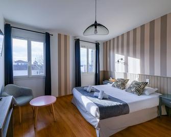 Hotel Cote Basque - Bayonne - Bedroom