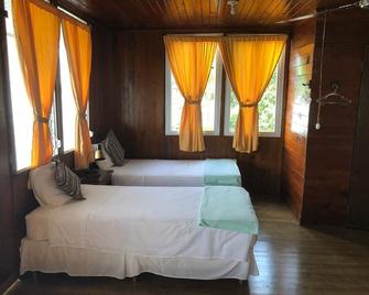 Catamaran - Fronteras - Habitación