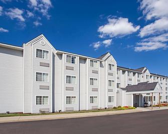 Microtel Inn & Suites by Wyndham Holland - Holland - Edificio