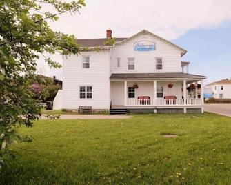 Auberge Lac-Saint-Jean - Roberval - Building