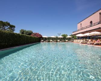 Hotel Sportsman - Bardolino - Pool