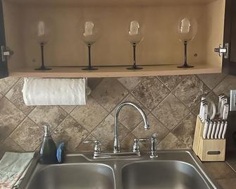 Cozy, private, Dog friendly Key West cottage 2/1. Close to the BEACH. - Cayo Hueso - Cocina