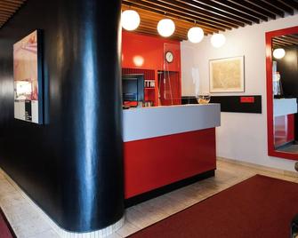 Hotel Meran Hallenbad & Sauna - Saarbrücken - Resepsiyon