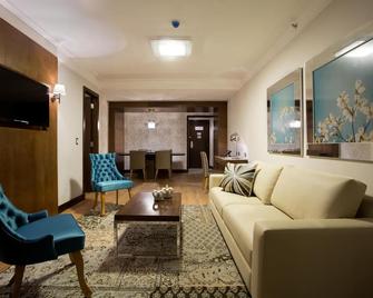 Royal Atlântica Macaé Hotel - Macaé - Living room
