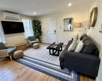 Prime Location! Renovated House! 6 Bed4 Bath - Newport - Sala de estar