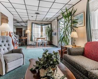 Horseshoe Curve Lodge - Altoona - Stue