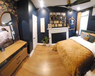 Modern Retro Hun Suite- Hampden 1 Br/1 Bth-On The Avenue - Near Jhu/ Downtown - Baltimore - Habitación
