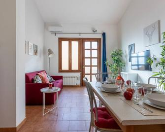 Four Shades of Pisa Apartments - Pisa - Comedor