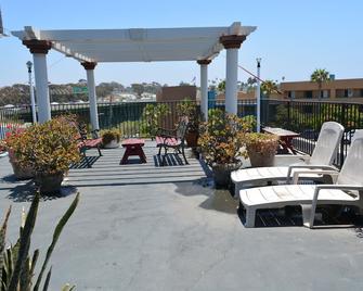 Harbor Inn & Suites Oceanside - Oceanside - Patio