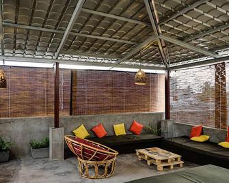 Colombo Beach Hostel - Dehiwala-Mount Lavinia - Patio