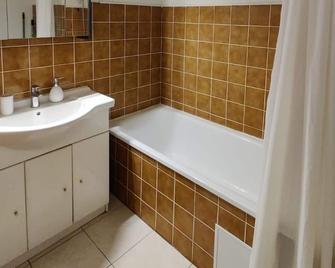 Strasbourg center, T2, 10min walk to Christmas market - Estrasburg - Bany