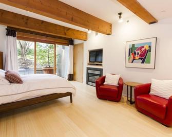 Private, bright suite with private entrance in leafy Vancouver neighbourhood - Vancouver - Habitación