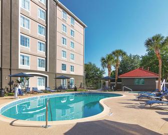 La Quinta Inn & Suites By Wyndham Orlando Ucf - Orlando - Pool