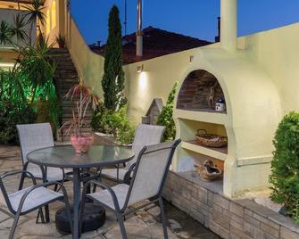 Hotel Petunia - Νέος Μαρμαράς - Βεράντα