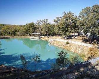 Horseshoe Cabin 3 - Swim in the Blue Lagoon - Dog Friendly! - Thackerville - Pool