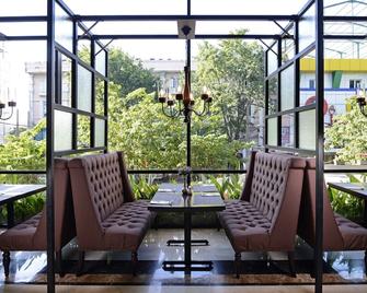 Aria Centra Surabaya - Surabaya - Veranda
