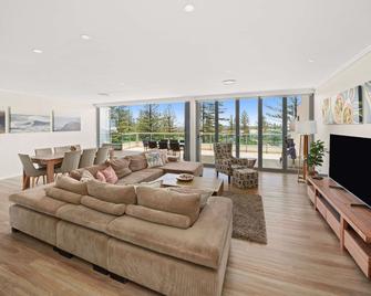 Mantra The Observatory - Port Macquarie - Living room