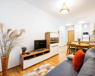 Metro Bemowo Colourful Apartment - Warschau - Wohnzimmer