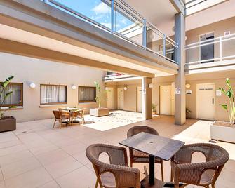 Quality Inn O'Connell - Adelaide - Innenhof