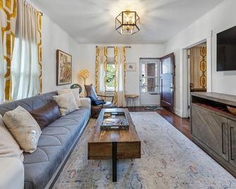 Sugar House Hideaway by Mountains 3BR, Parking, Wi-Fi - Salt Lake City - Sala de estar
