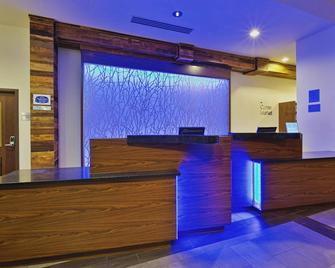 Fairfield Inn & Suites by Marriott Chattanooga - Chattanooga - Front desk