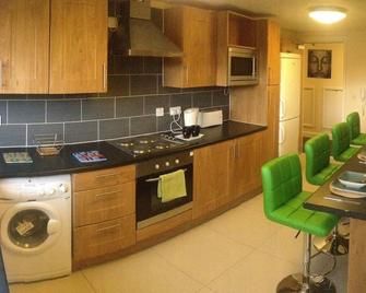 Alton Apartments - Bradford - Kitchen