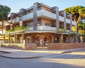 Hôtel La Ménado - Cavalaire-sur-Mer - Gebäude