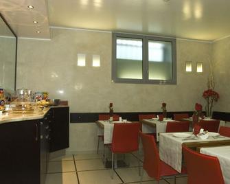 Hotel Susa - Milan - Balcony