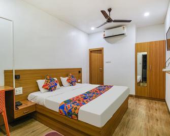 Fabexpress Anurag Residency - Gauhati - Schlafzimmer