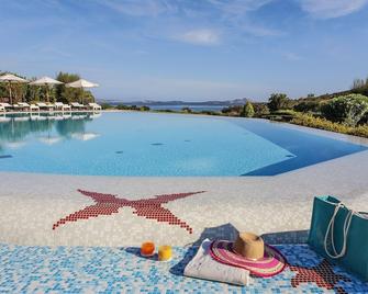 L'Ea Bianca Luxury Resort - Arzachena - Pool