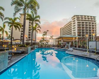 Embassy Suites by Hilton Waikiki Beach Walk - Honolulu - Pool