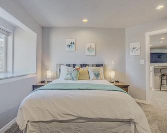 Verdant Oasisluxury, Traveler's Home W/hottub! - Colorado Springs - Bedroom