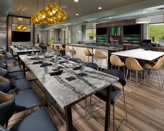 Holiday Inn & Suites Arden - Asheville Airport - Arden - Restaurante