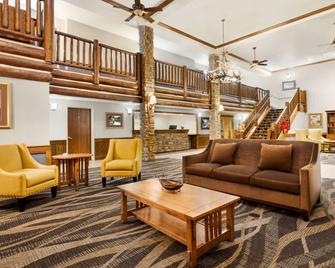 AmericInn by Wyndham Laramie Near University of Wyoming - Laramie - Living room