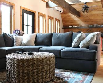 New Custom A-Frame in Swinging Bridge Lake Community - Monticello - Вітальня