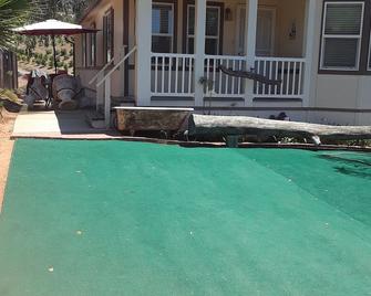 Quiet Country Setting Yet Close Enough To Amusement - Fallbrook - Piscina