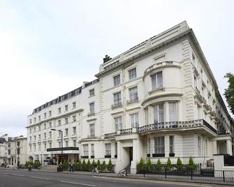 Royal Eagle Hotel - London - Building