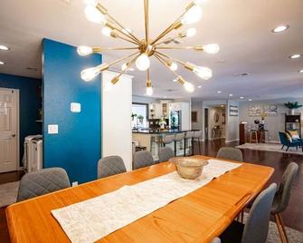 Your Private, Luxurious & Large Oasis-4 Suites - Las Vegas - Yemek odası