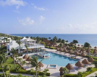 Finest Playa Mujeres by The Excellence Collection - Cancún - Piscina