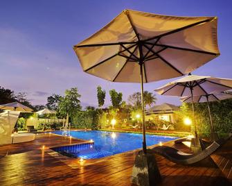 Perennial Resort - Sakhu - Pileta
