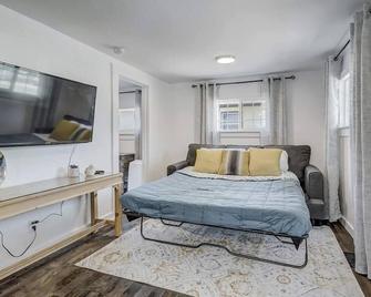Hot Tub Pet Friendly Bungalow Central Downtown - Colorado Springs - Yatak Odası