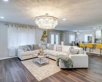 Silver Springs Home Walk to Downtown! - Silver Spring - Sala de estar