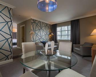 Park Inn by Radisson Shannon Airport - Shannon - Ložnice