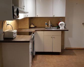 Mcmaster Accommodations - Hamilton - Kitchen