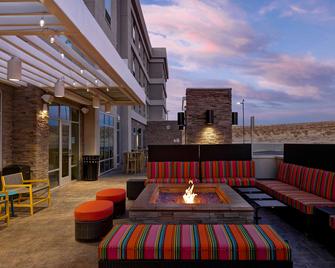 Home2 Suites by Hilton Barstow - Barstow - Uteplats