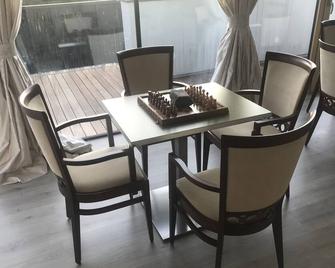 Deluxe Tivoli Suites - Ljubljana - Eetruimte