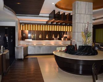 The Bristol Hotel - Gurugram - Front desk