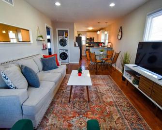 Cozy Escape Central Home Plaza Kc - Kansas City - Sala de estar