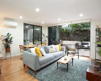 Huge 3 Bed Camperdown Garden Apt w Parking Aircon - Sydney - Vardagsrum
